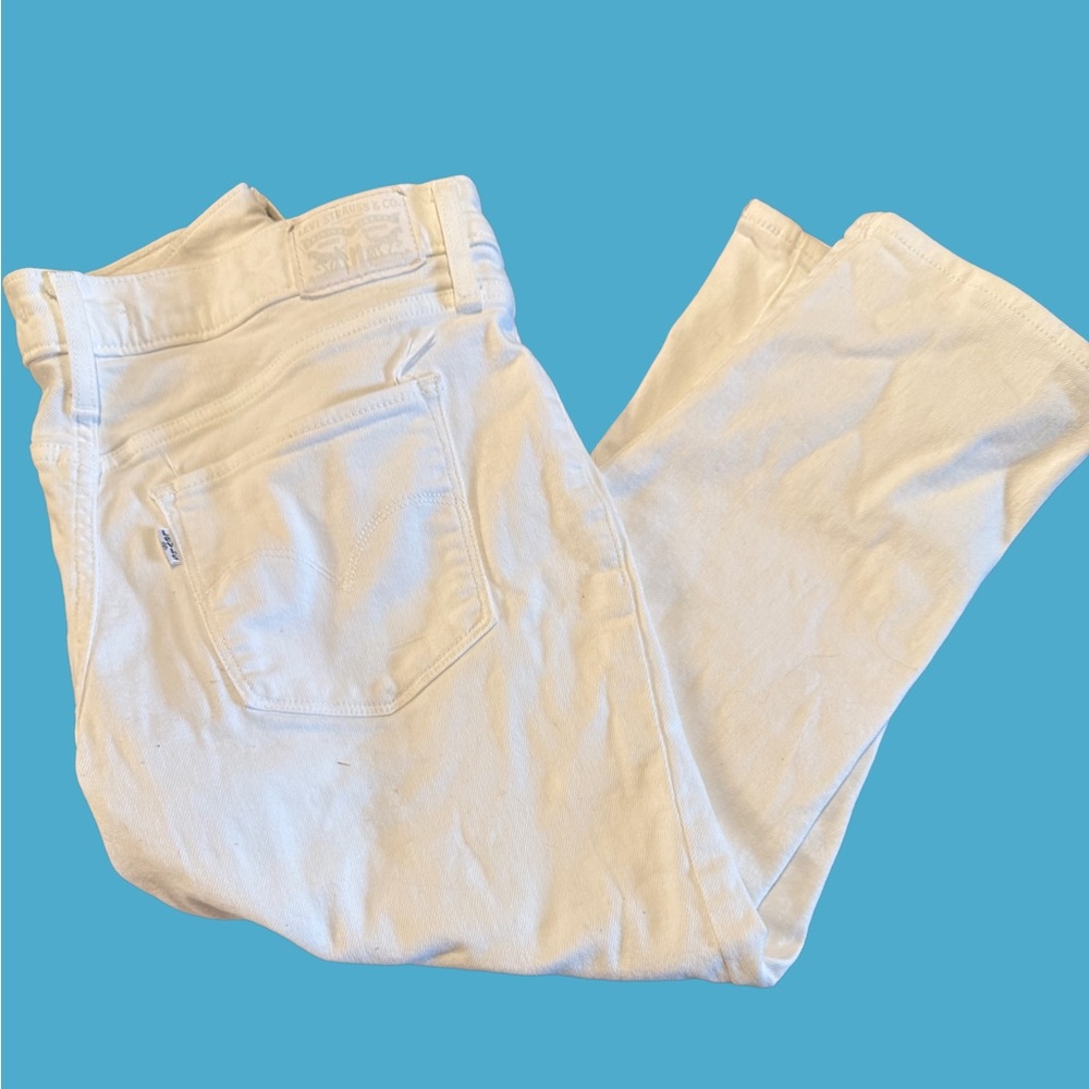 Levi’s 312 white Shaping Skinny Capri, 5 pocket size 32” measurements in pics